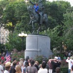 Man dressed as Superman climbs washington statue at union square